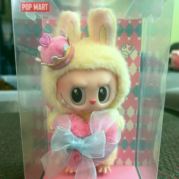 AUTHENTIC POP MART LABUBU THE MONSTERS - Let's Checkmate Queen Valentines - Picture 1 of 5